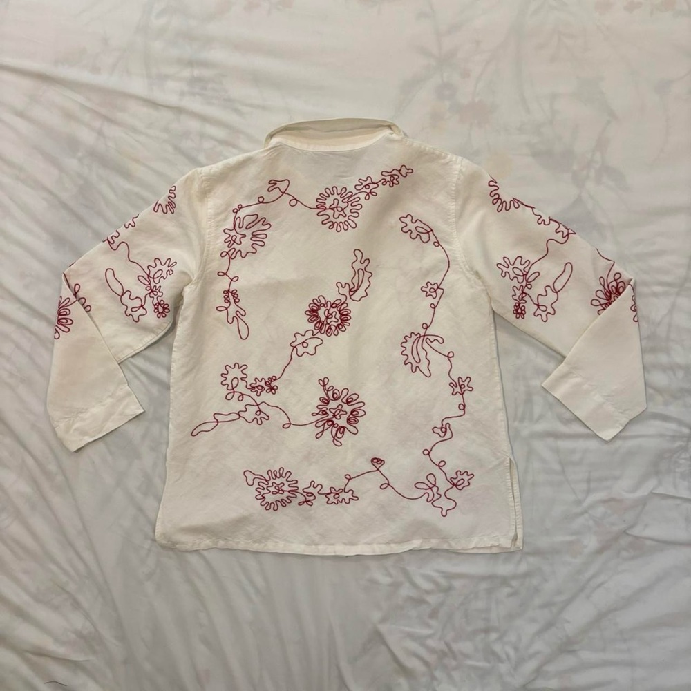 White‎ Button Down Blouse with Red Abstract Floral Embroidery Vintage 90s/Y2K - Picture 6 of 8